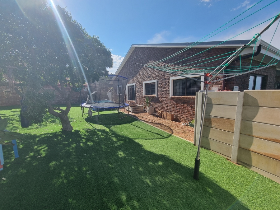 5 Bedroom Property for Sale in Dana Bay Western Cape